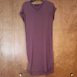 Chic Mauve V-Neck Midi Dress